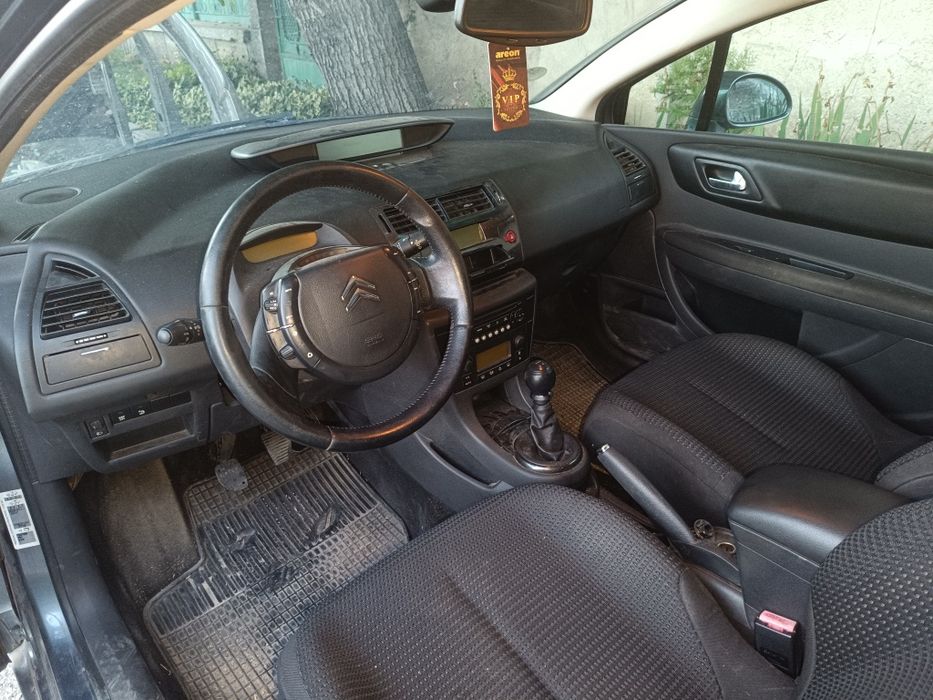 Продавам на части Citroen c4 2005г