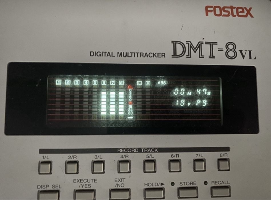 Fostex DMT-8 VL studio recorder