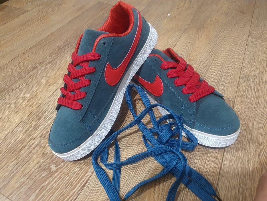 Кроссовки NIKE красно-зеленые новые