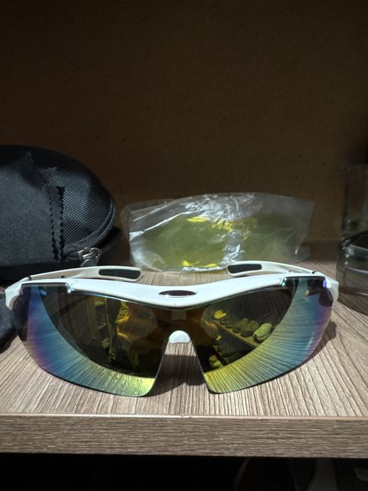 Продам очки 2 штуки.