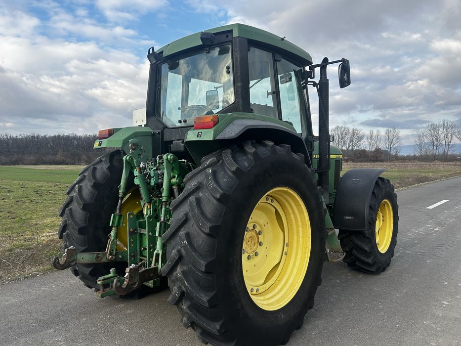 Tractor John Deere 6810