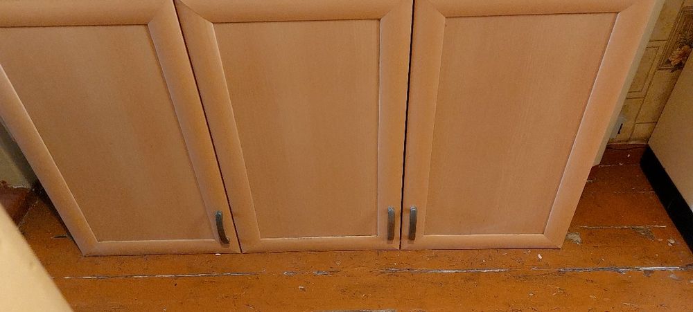 Kuxuniy shkaf 3qavatli