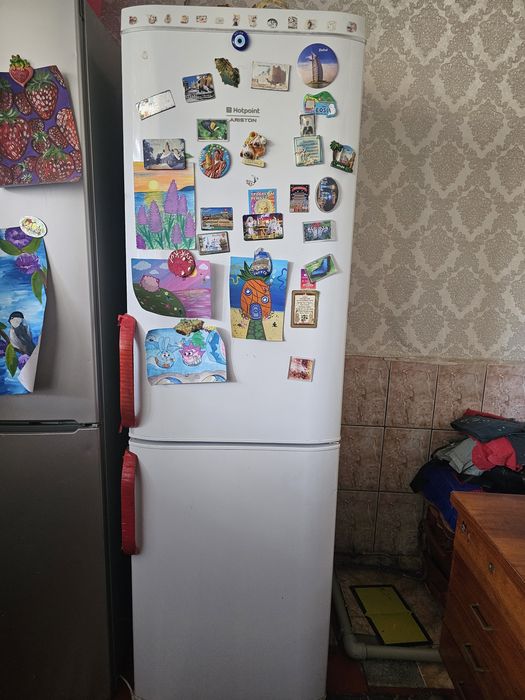 Холодильник Hotpoint Ariston