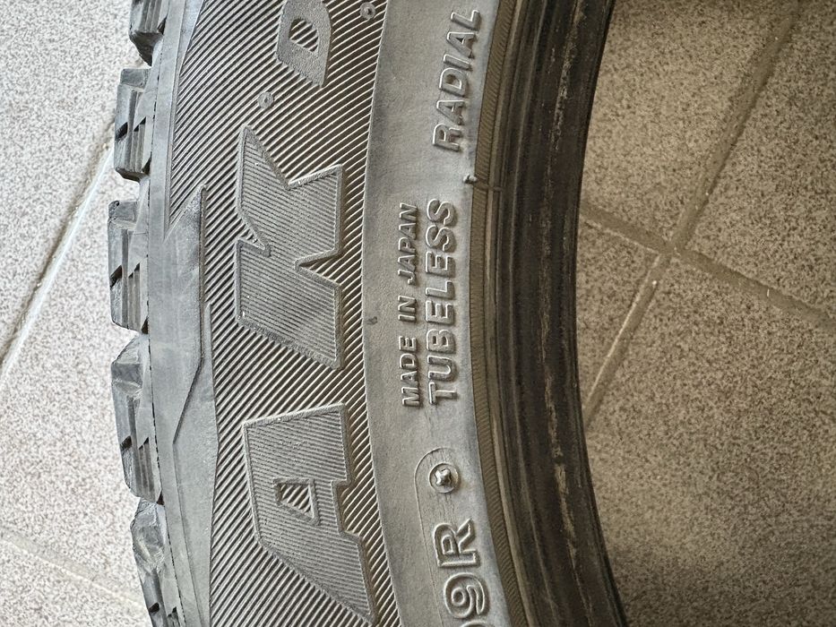 Продавам 4 зимни гуми bridge stone Blizzak 225 55 19