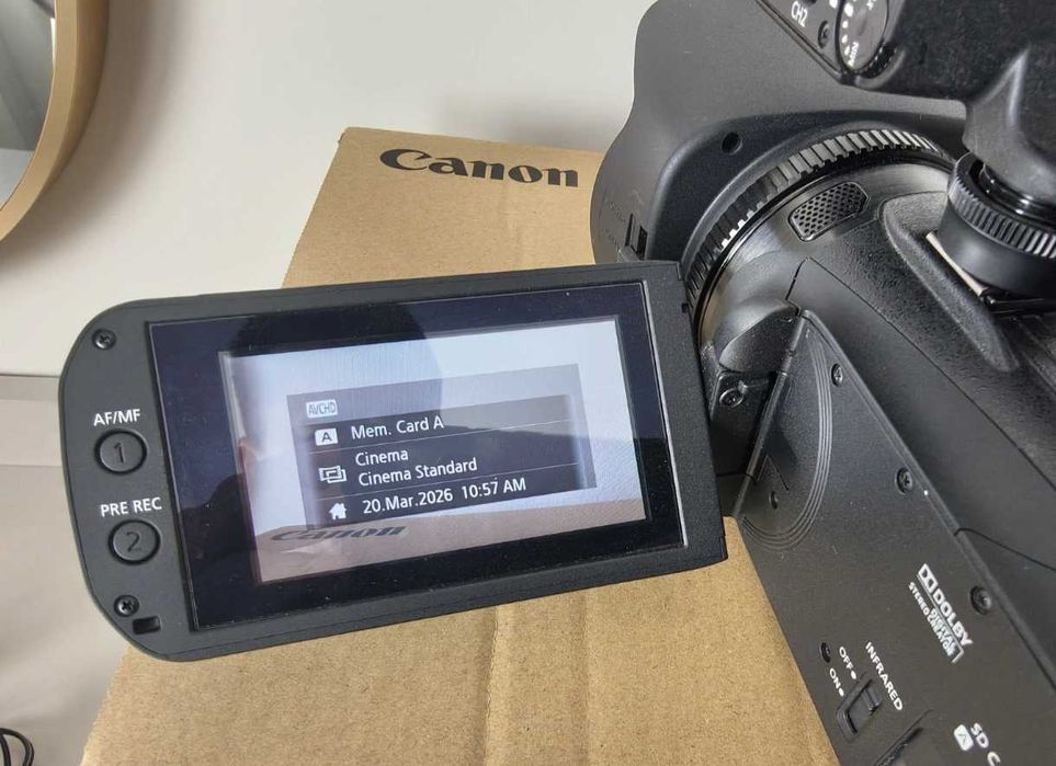 Canon XA11, ca noua, cutie completa