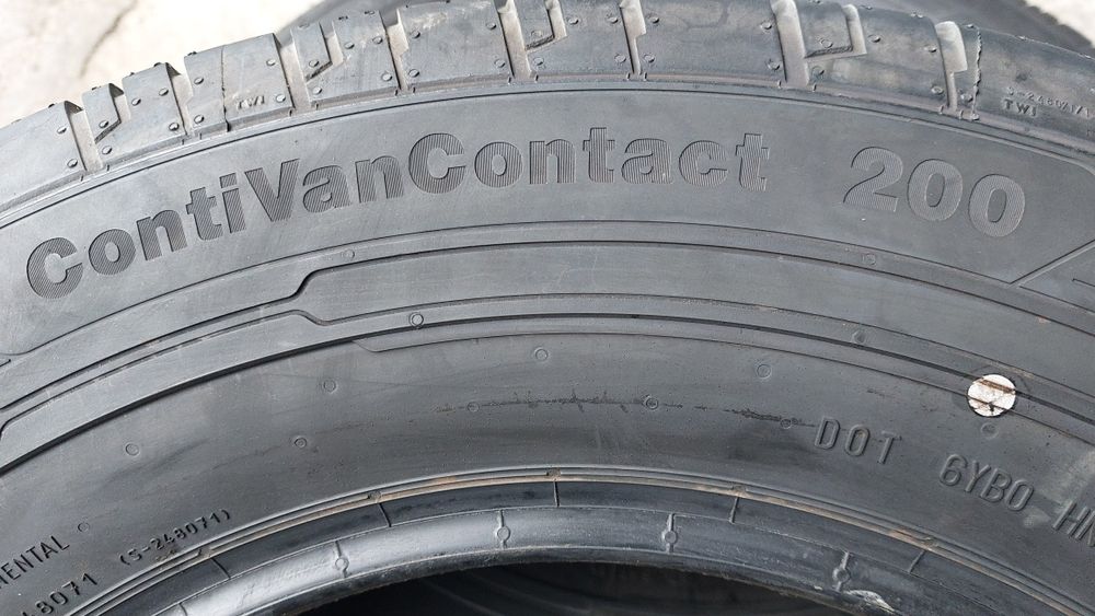 Нови гуми 235 65 16 C Continental ContiVanContact 4 броя