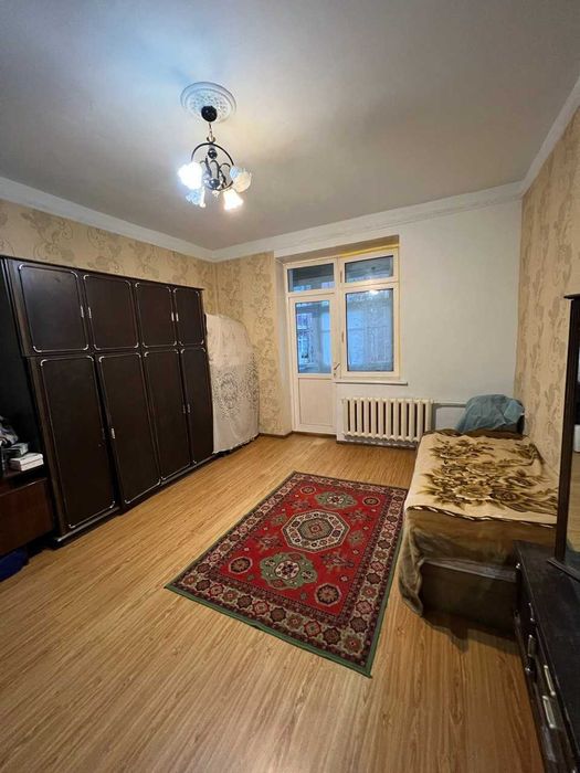 Продаётся, своя 3/5/5, 103м² на Садык-Азимова. Есть лифт.