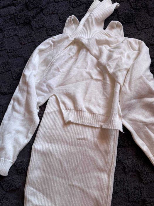 женская одежда (костюмы, платья. кофты)