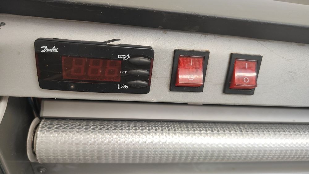 Витринный холодильник продаётся!