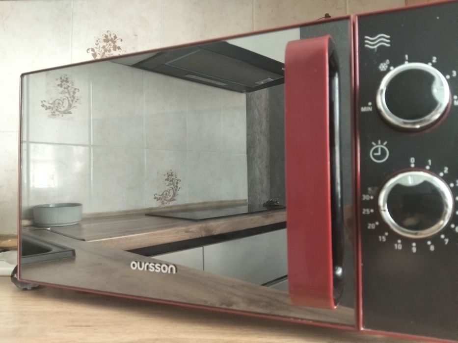 Продам Микроволновку Oursson MM2005/RD