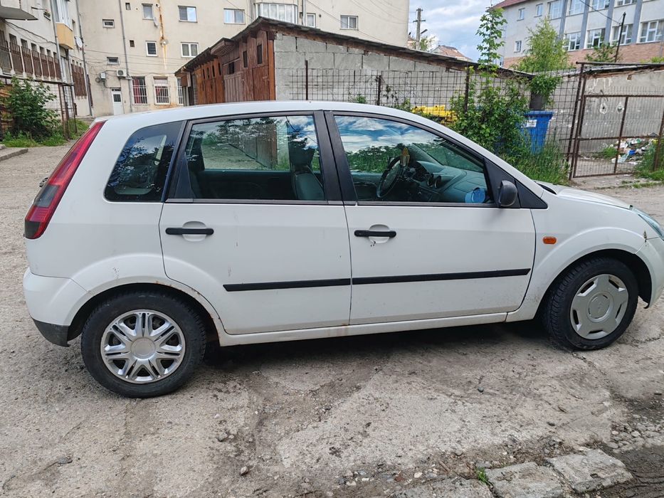 Dezmembrez ford fiesta