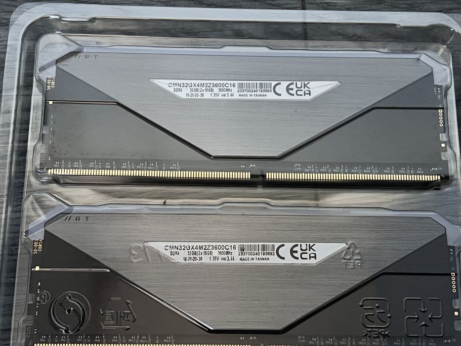 32GB Corsair Vengeance RGB RT
