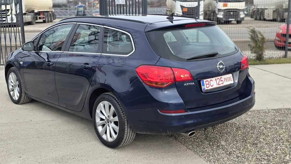 Opel Astra J 1.4 benzina E5 120 cp AN 2012