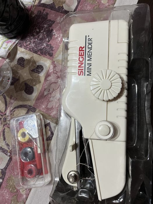 Мини шивашка машина Singer
