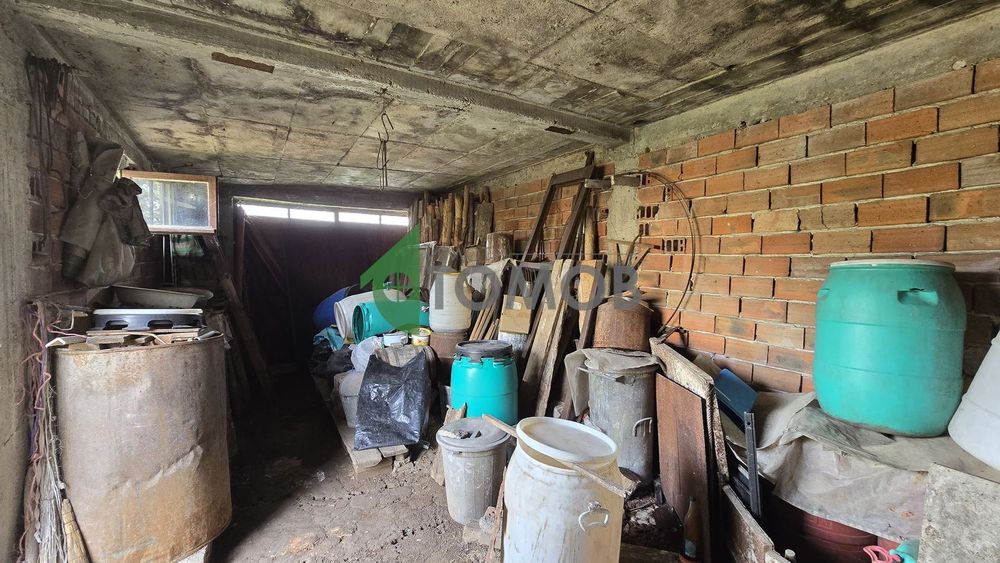 Здрава триетажна къща в село Загоре