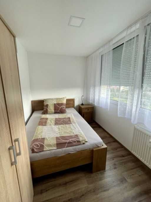 Дава се под наем Тристаен апартамент в Пловдив, Център - 90 кв.м за 275 € - Снимка #1