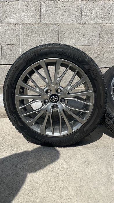 Диски с резной. Тойота камри R18