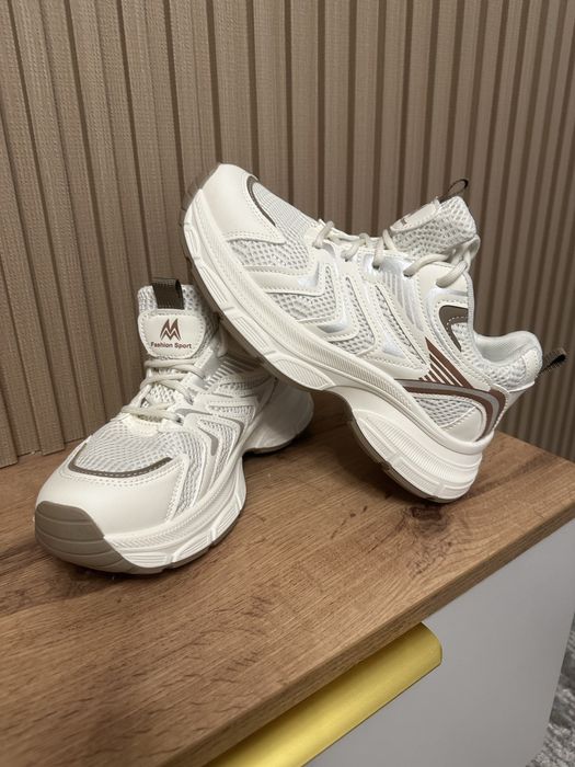 Новые кроссовки