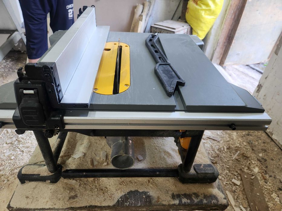 Stanok Pila Dewalt