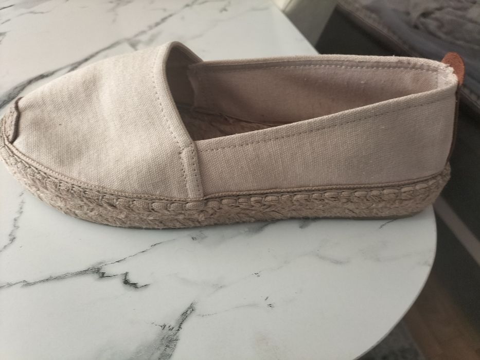 Кроссовки б/у в хорошем состоянии