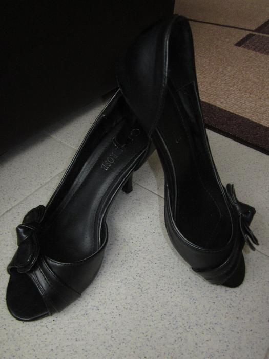 Класически черни обувки