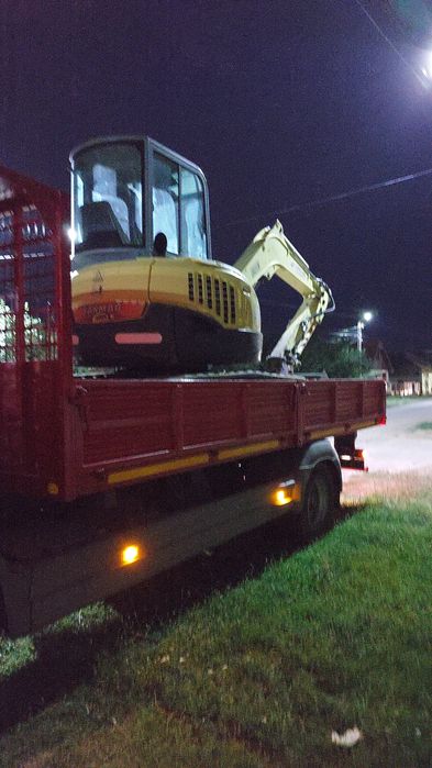 Executam lucrări cu excavatoru, transport  agregate, utilaje