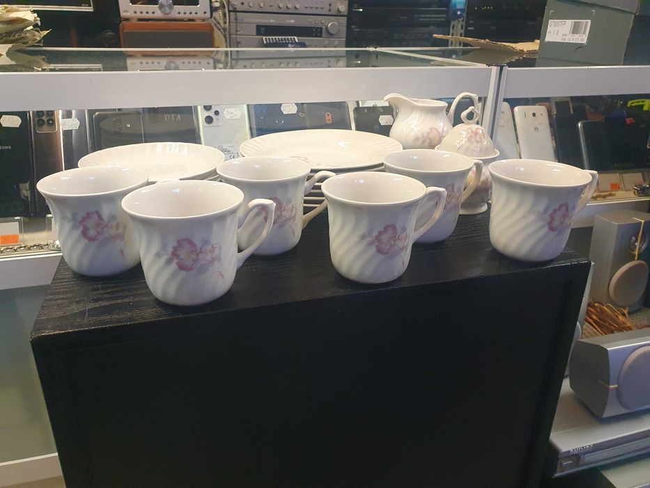 Порцеланов комплект / Сервиз за кафе с 6бр. чаши с 6бр. чинии, 6 по