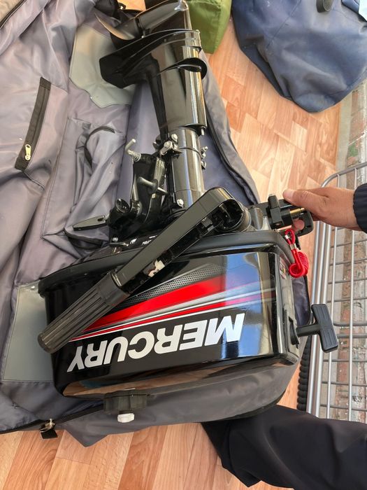 Продам лодочный мотор Меркурии