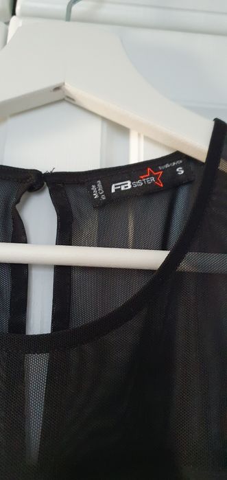 Дамска рокля с мрежести детайли