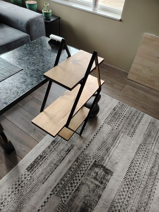 Стенна етажерка метал и дърво