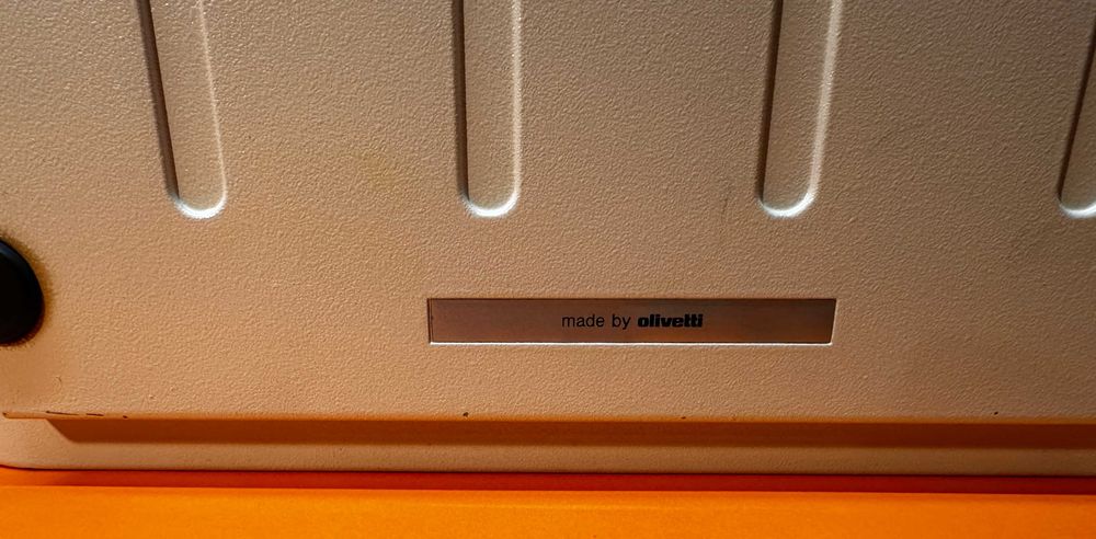 Пишеща Машина Olivetti Lettera 35 Клавиатура Кирилица Топ Състояние