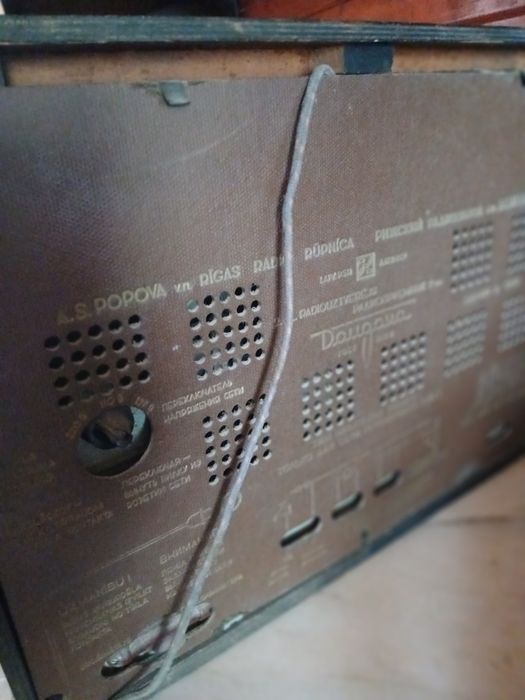 Vand 2 aparate radio functionale