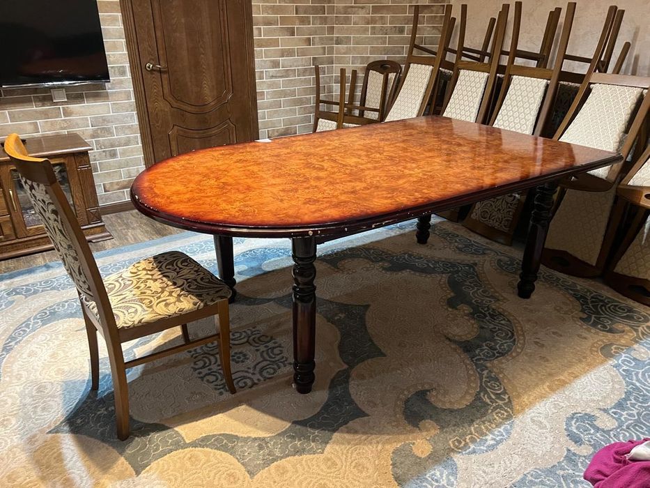 Продаётся стол для гостиной