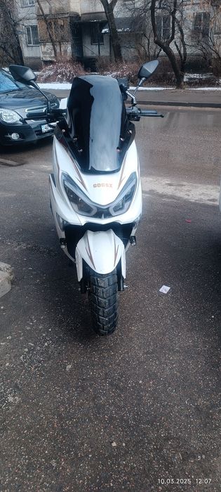 Продам скутер новый