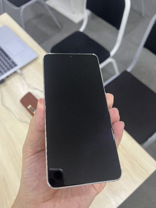 Samsung S21 2-SIM Snapdragon 8/128