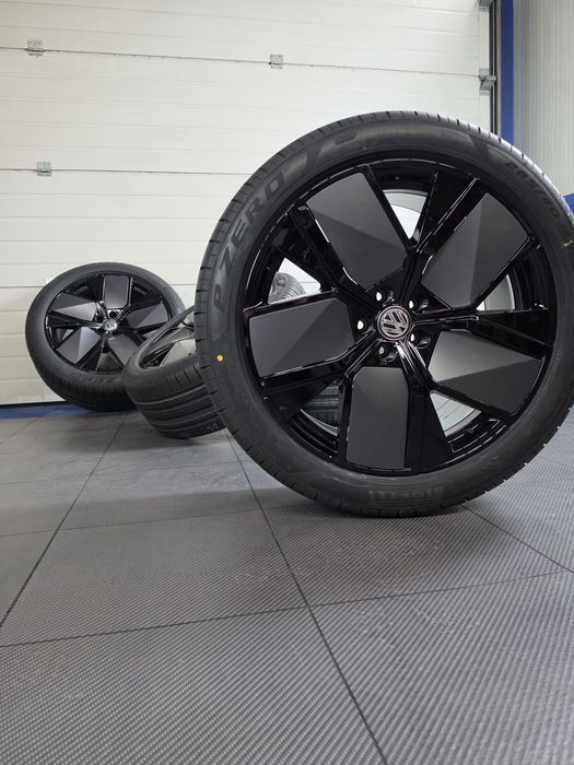 Оригинални VW TOUAREG R-LINE 21” LEEDS + PIRELLI P ZERO