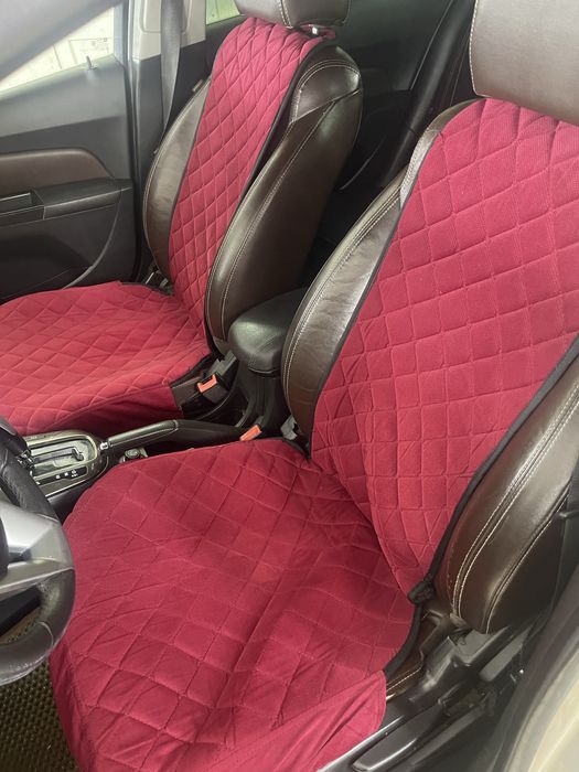 Продам 2 передних чихла уриверсальные