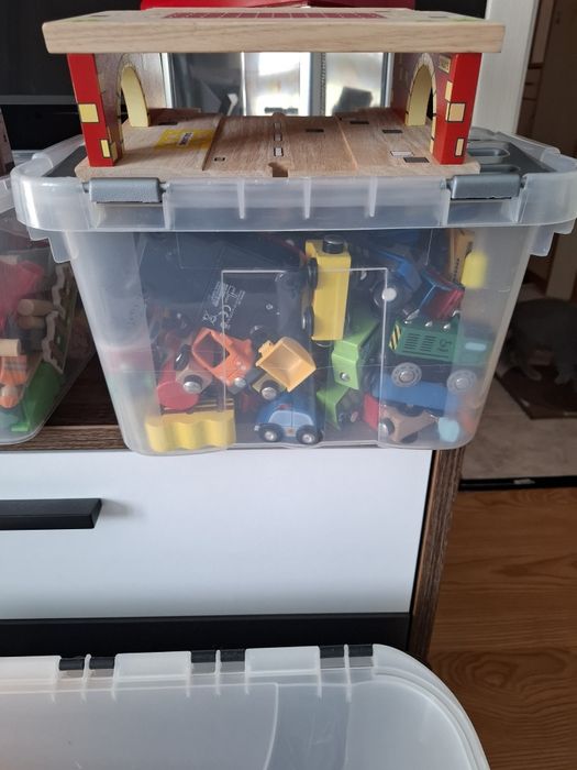 Дървено влакче с много части,ликимотиви и други