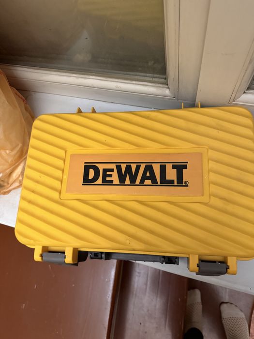 Продам шуруповерт Dewalt