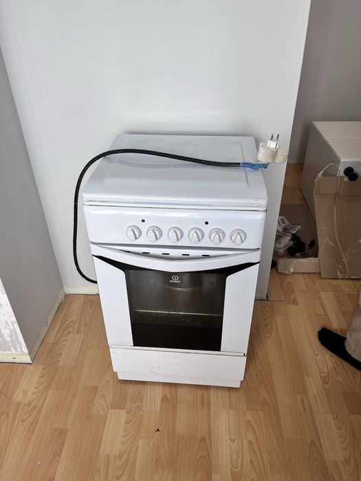 Продам электрическую плиту