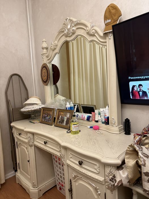 Тумба с зеркалом