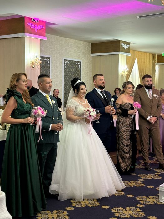 Rochie de mireasa xxl cu trena si pietricele