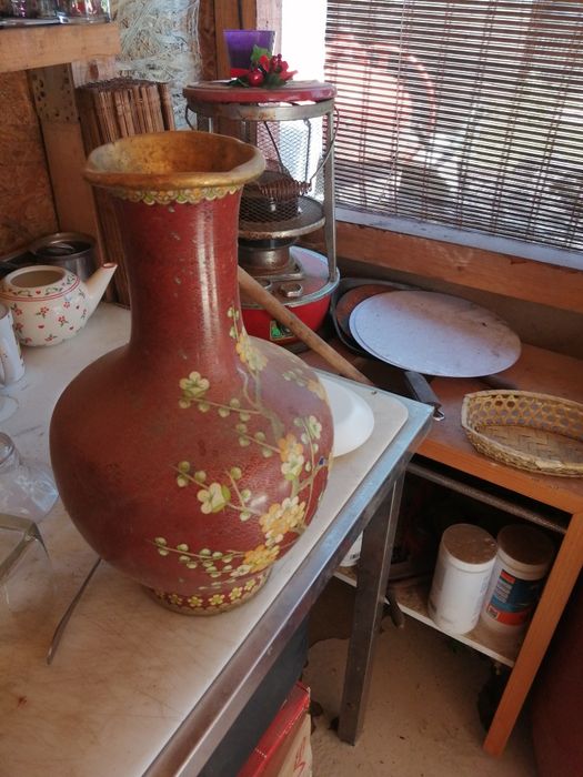 Vaza asiatica din bronz pictata