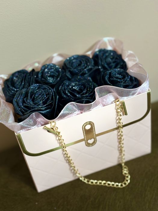 Букет сатенени рози