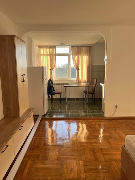 Inchiriez garsoniera