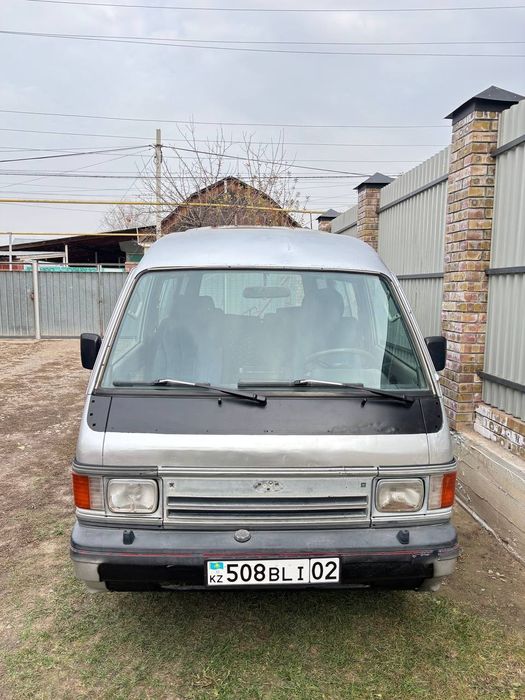 Машина Мазда Бонго