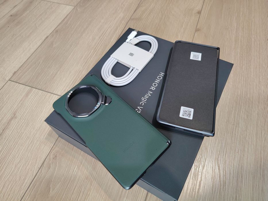 Продавам Honor Magic V3