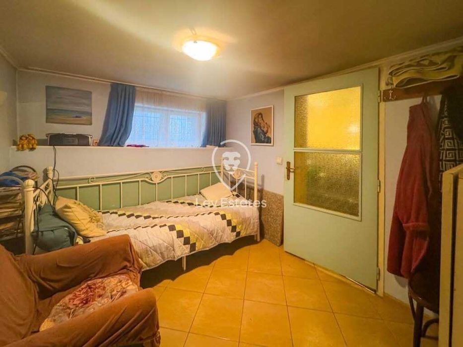 Двуетажна къща с парцел в Средец, област Бургас