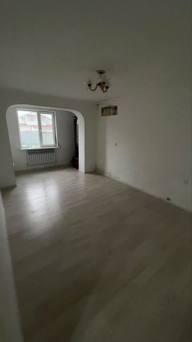Срочно продается 2-х ком кв в мкр Лесхоз!
