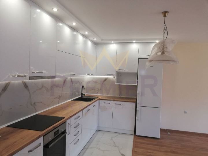 Продава се Тристаен апартамент в Варна, Център - 150 кв.м за 4394 €/кв.м - Снимка #2